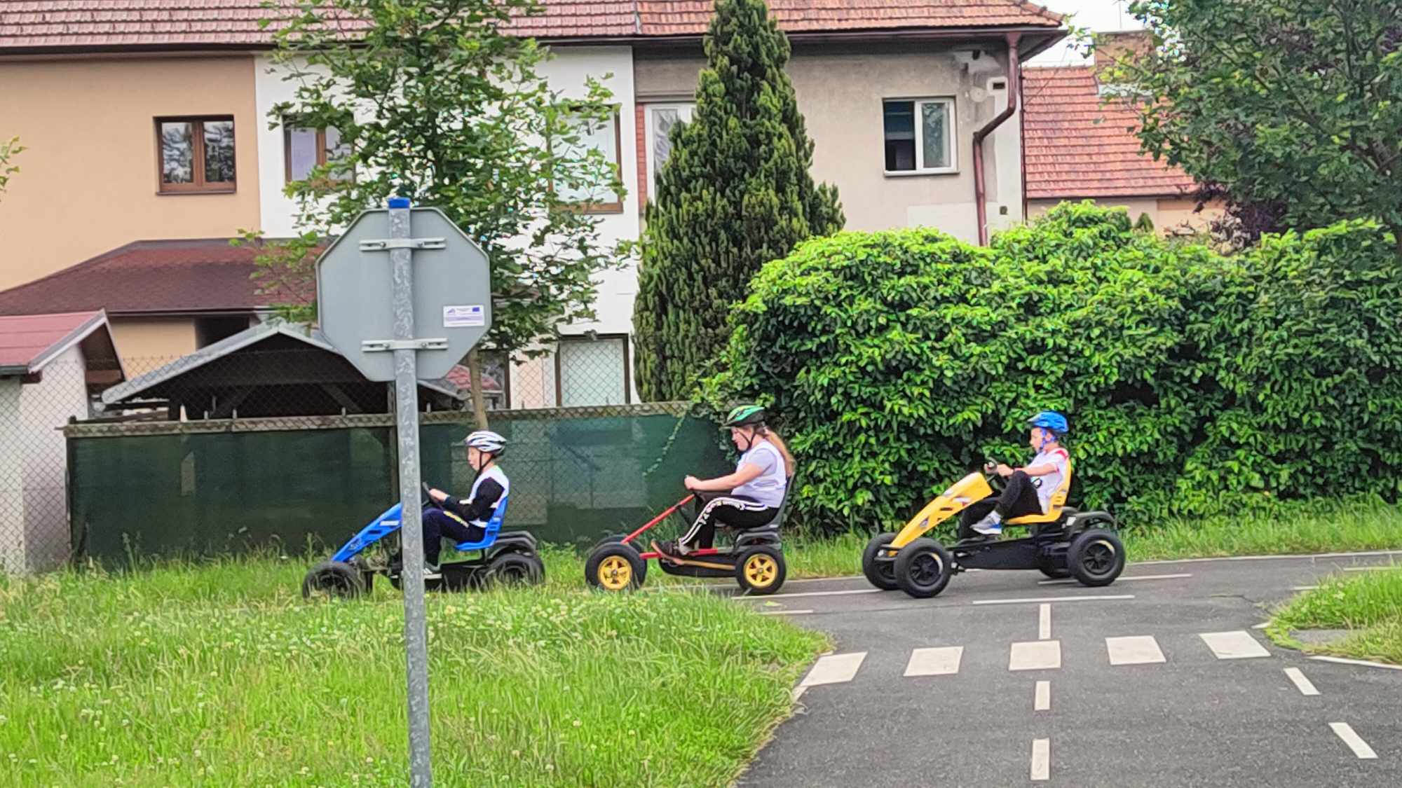 žáci na dopravním hřišti
