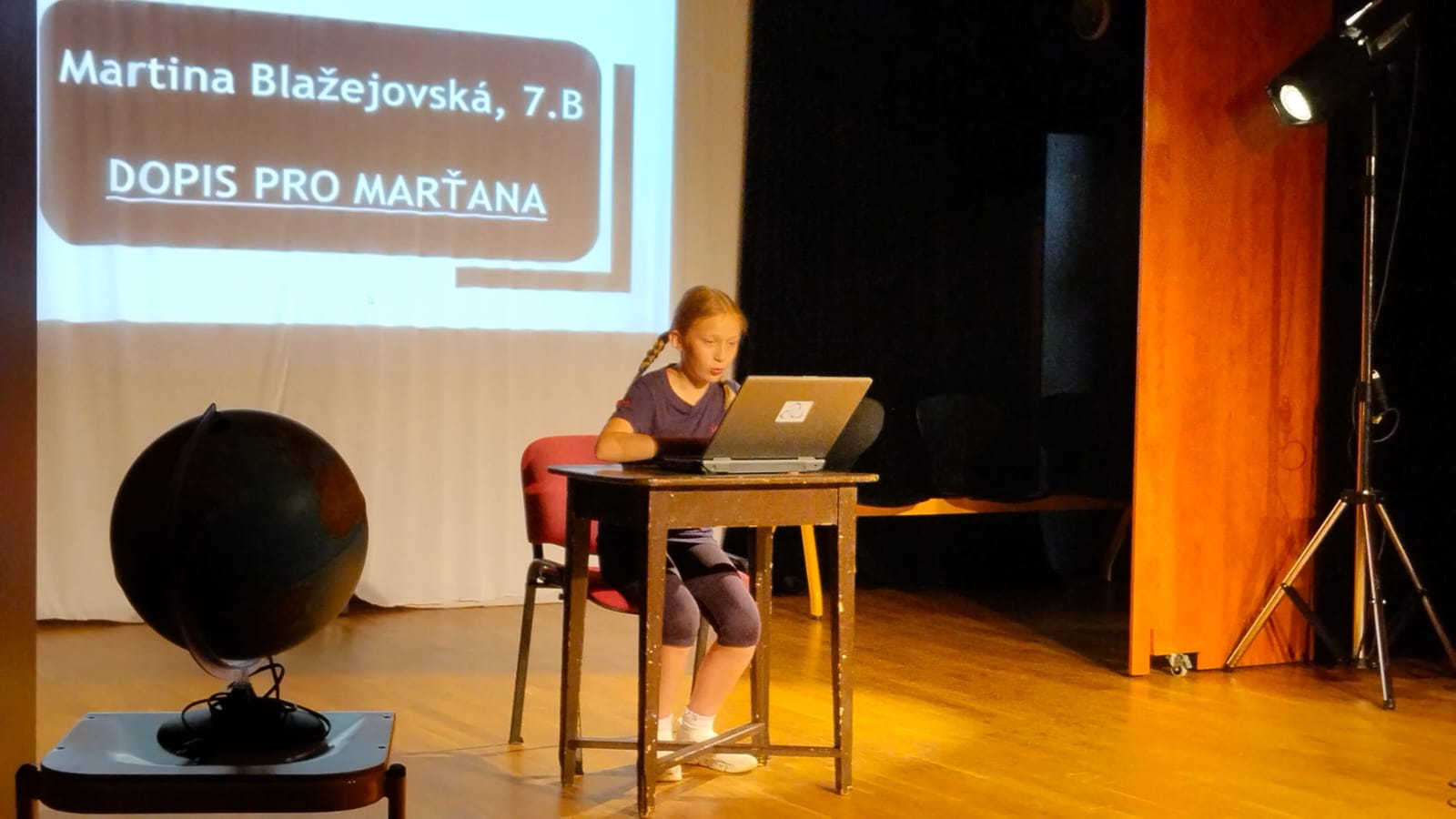 žákyně na recitálu